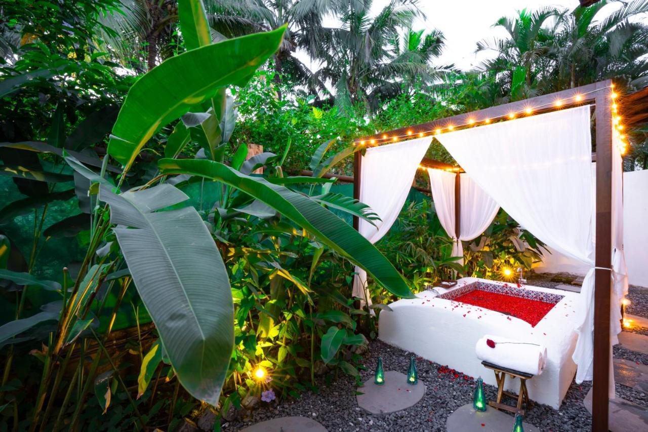 Moustache Goa Luxuria Hostel วากาตอร์ ภายนอก รูปภาพ