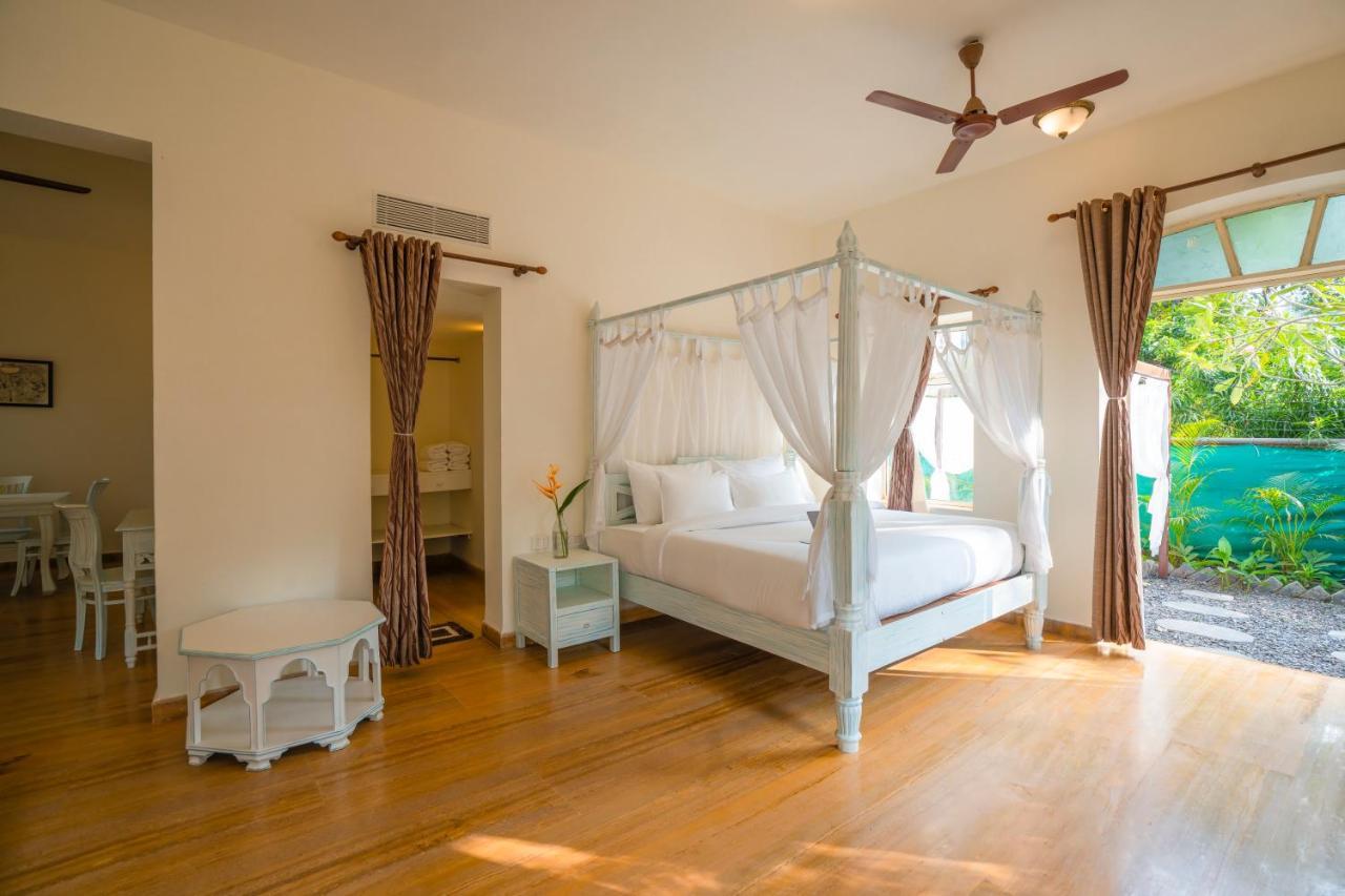 Moustache Goa Luxuria Hostel วากาตอร์ ภายนอก รูปภาพ