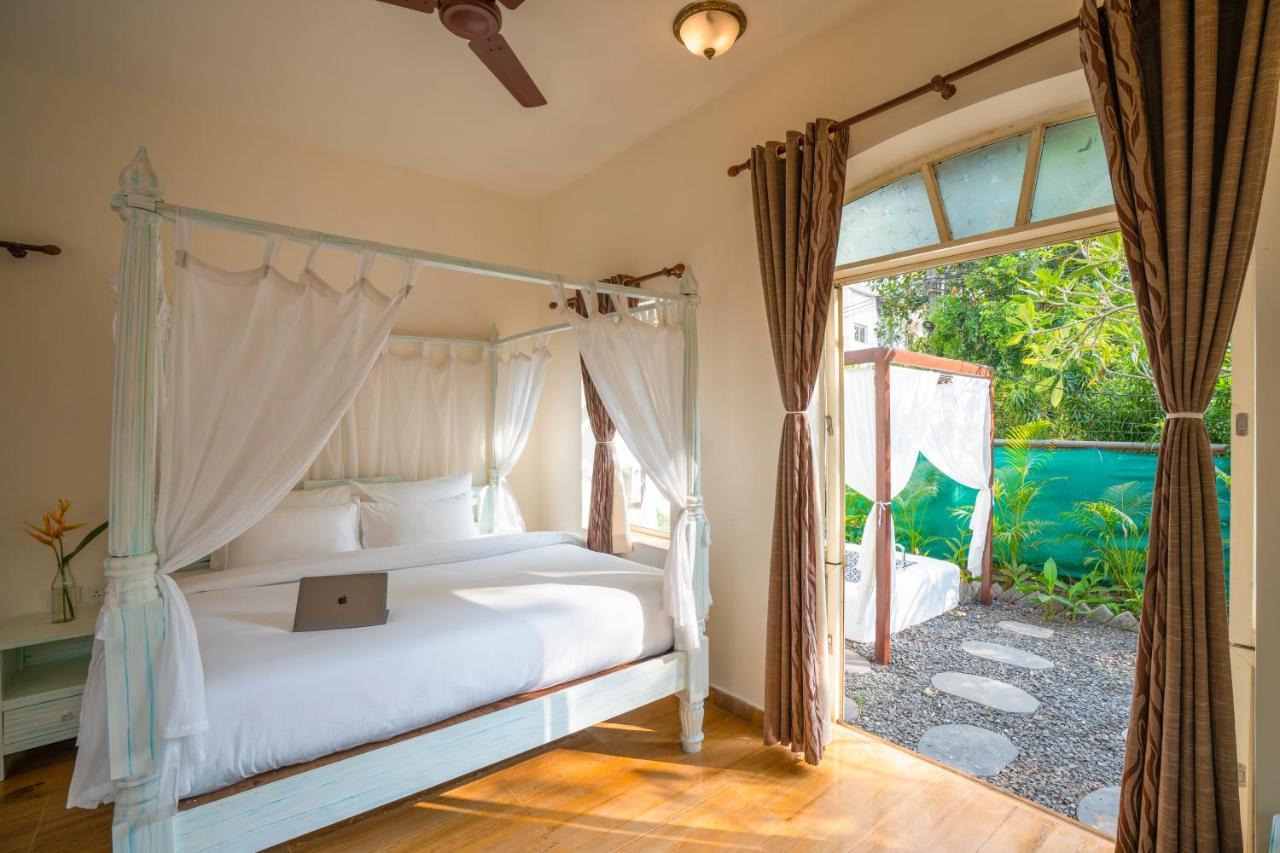 Moustache Goa Luxuria Hostel วากาตอร์ ภายนอก รูปภาพ