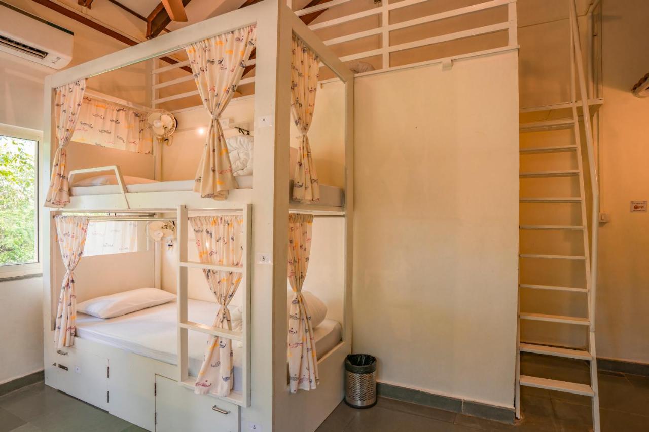 Moustache Goa Luxuria Hostel วากาตอร์ ภายนอก รูปภาพ