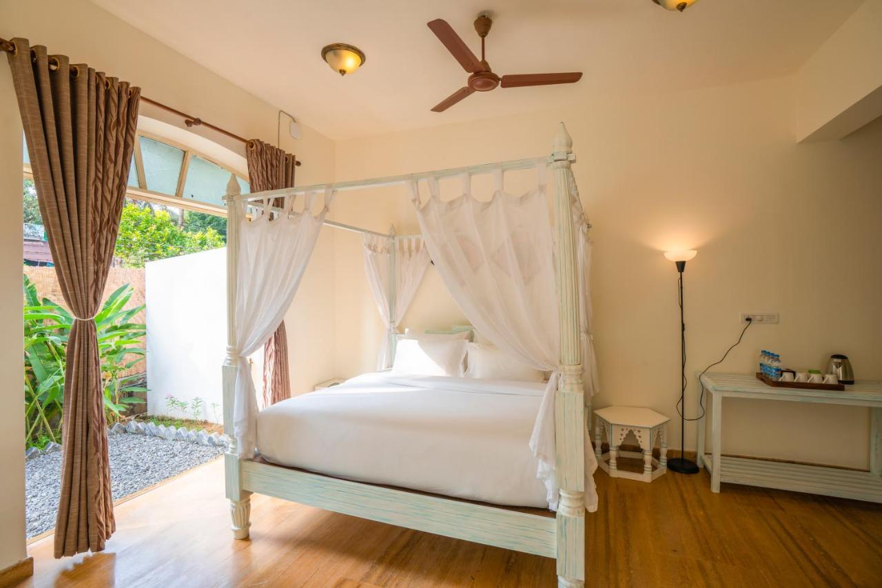 Moustache Goa Luxuria Hostel วากาตอร์ ภายนอก รูปภาพ