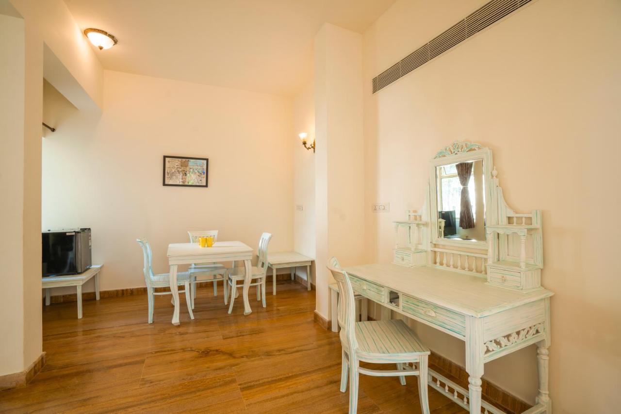 Moustache Goa Luxuria Hostel วากาตอร์ ภายนอก รูปภาพ