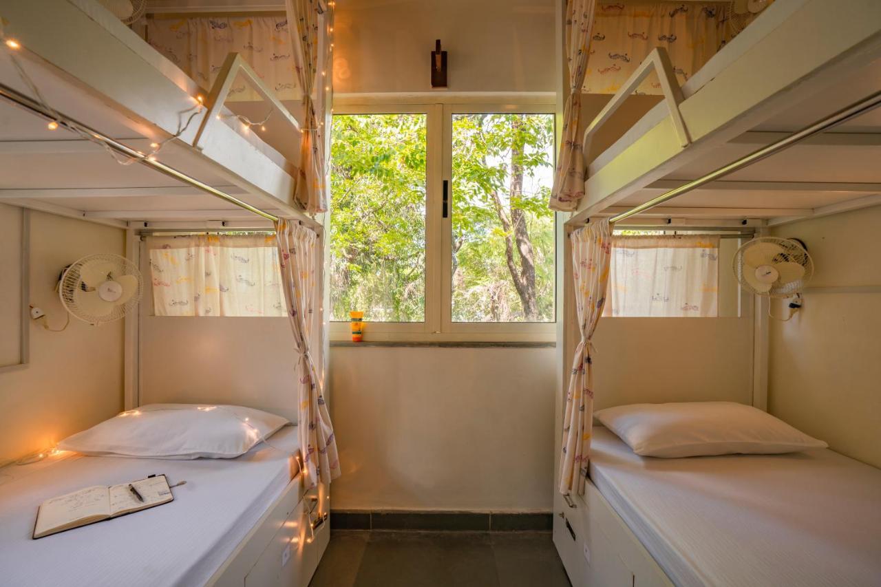 Moustache Goa Luxuria Hostel วากาตอร์ ภายนอก รูปภาพ