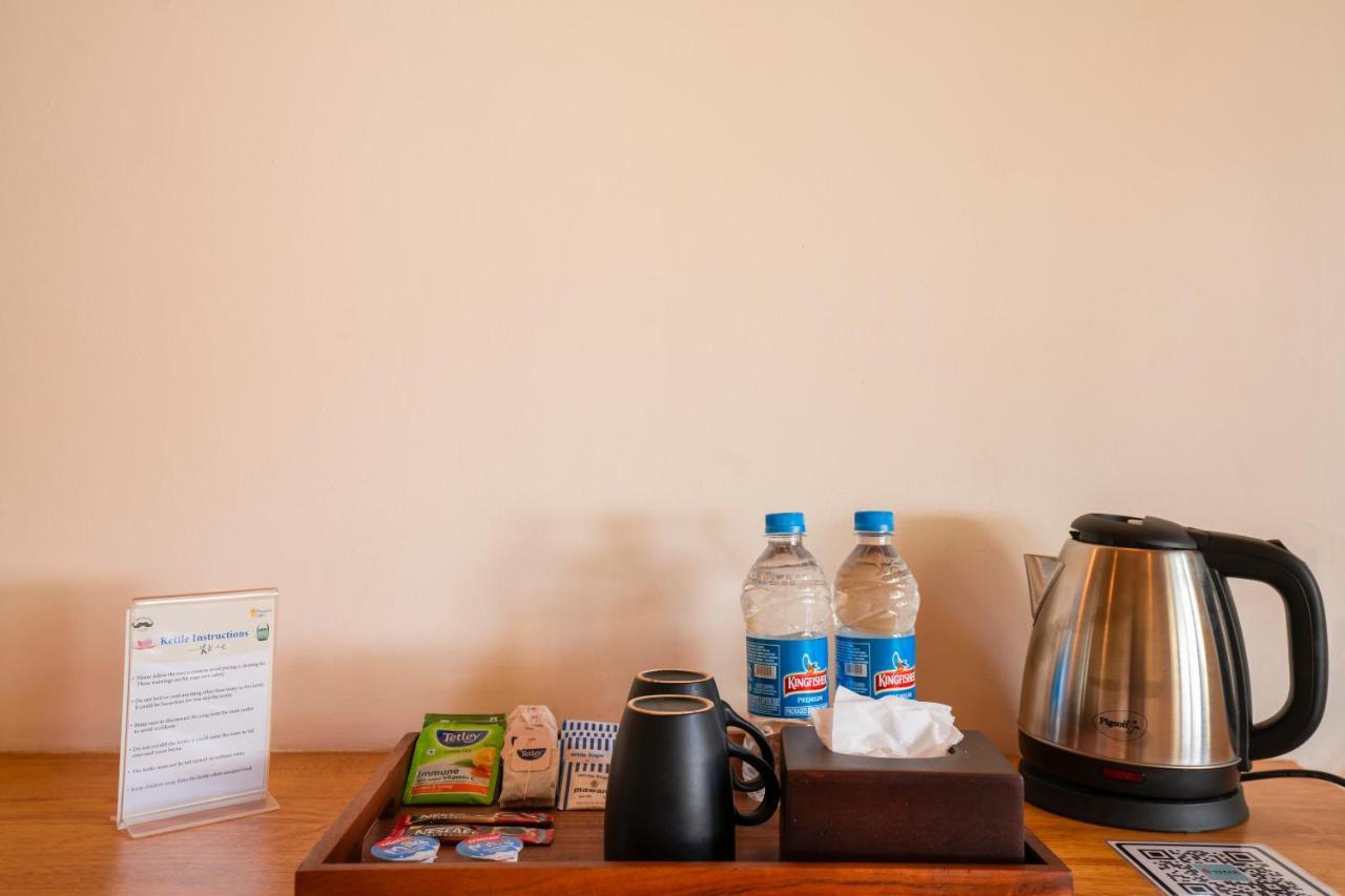 Moustache Goa Luxuria Hostel วากาตอร์ ภายนอก รูปภาพ