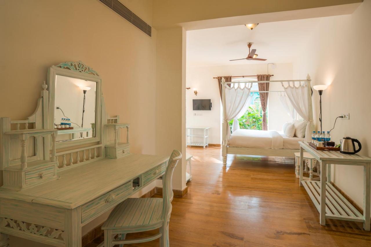 Moustache Goa Luxuria Hostel วากาตอร์ ภายนอก รูปภาพ