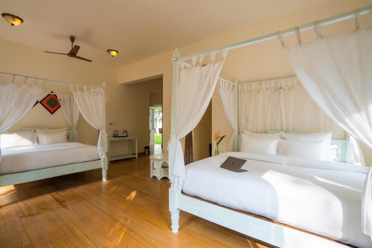 Moustache Goa Luxuria Hostel วากาตอร์ ภายนอก รูปภาพ