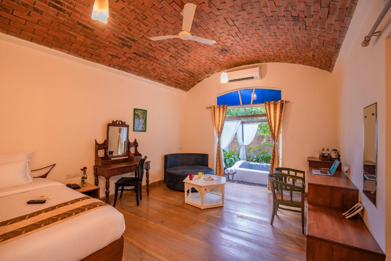 Moustache Goa Luxuria Hostel วากาตอร์ ภายนอก รูปภาพ