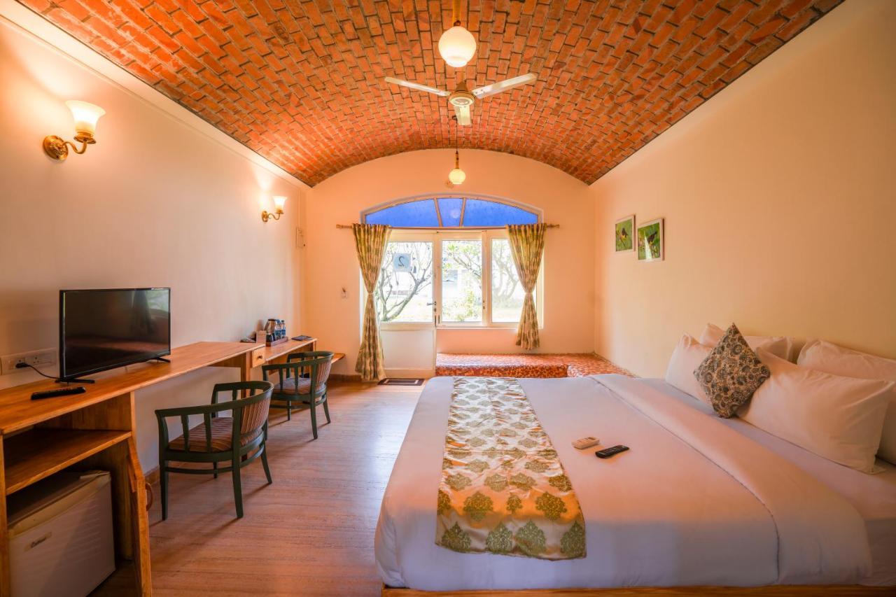 Moustache Goa Luxuria Hostel วากาตอร์ ภายนอก รูปภาพ