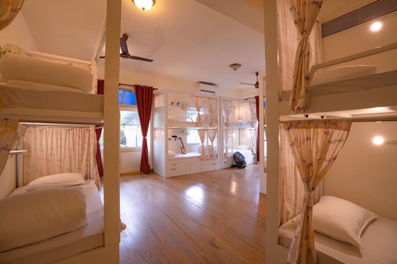 Moustache Goa Luxuria Hostel วากาตอร์ ภายนอก รูปภาพ