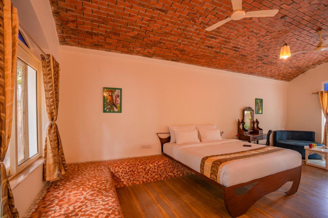 Moustache Goa Luxuria Hostel วากาตอร์ ภายนอก รูปภาพ