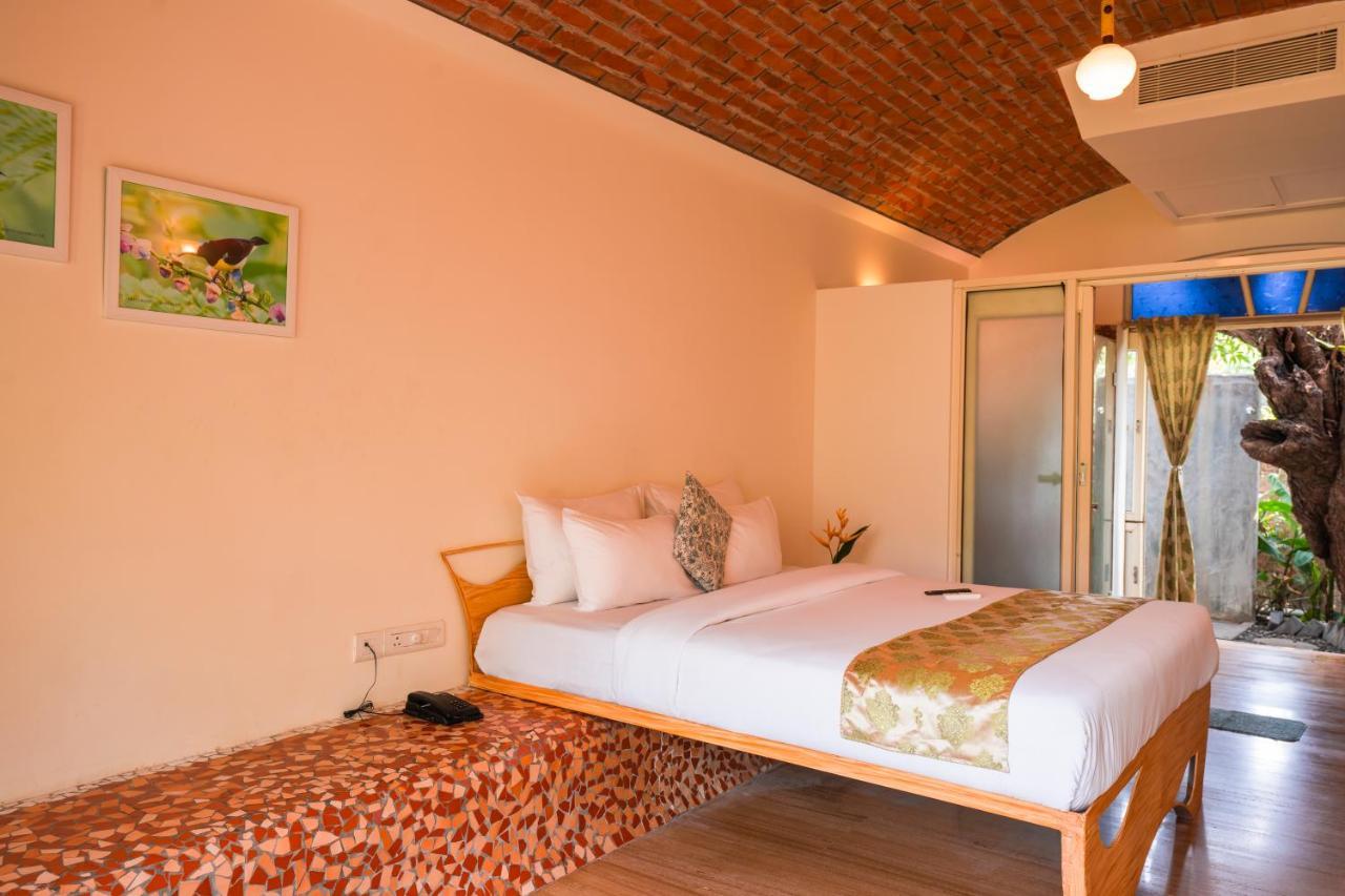 Moustache Goa Luxuria Hostel วากาตอร์ ภายนอก รูปภาพ