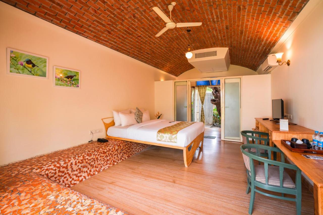 Moustache Goa Luxuria Hostel วากาตอร์ ภายนอก รูปภาพ
