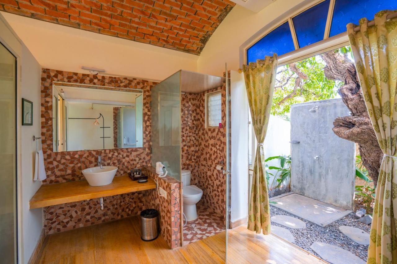 Moustache Goa Luxuria Hostel วากาตอร์ ภายนอก รูปภาพ