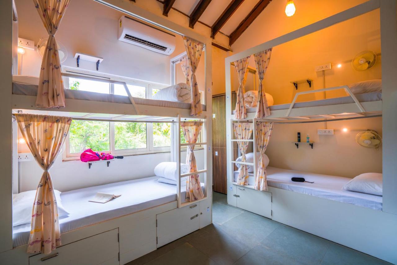 Moustache Goa Luxuria Hostel วากาตอร์ ภายนอก รูปภาพ