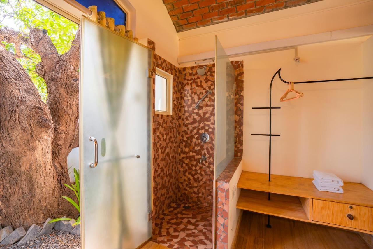 Moustache Goa Luxuria Hostel วากาตอร์ ภายนอก รูปภาพ