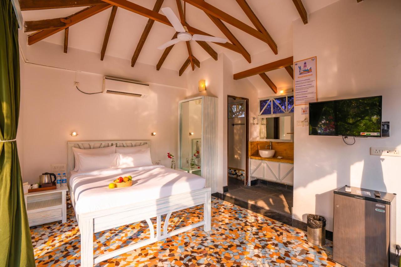 Moustache Goa Luxuria Hostel วากาตอร์ ภายนอก รูปภาพ