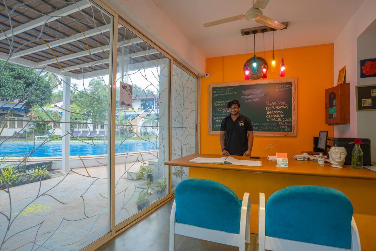 Moustache Goa Luxuria Hostel วากาตอร์ ภายนอก รูปภาพ