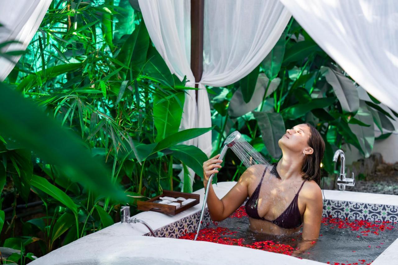 Moustache Goa Luxuria Hostel วากาตอร์ ภายนอก รูปภาพ