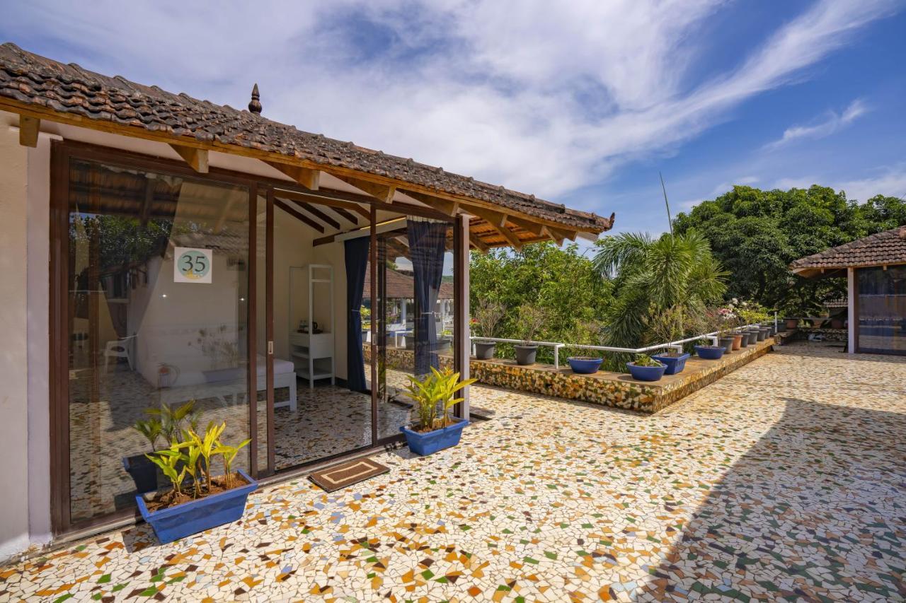 Moustache Goa Luxuria Hostel วากาตอร์ ภายนอก รูปภาพ