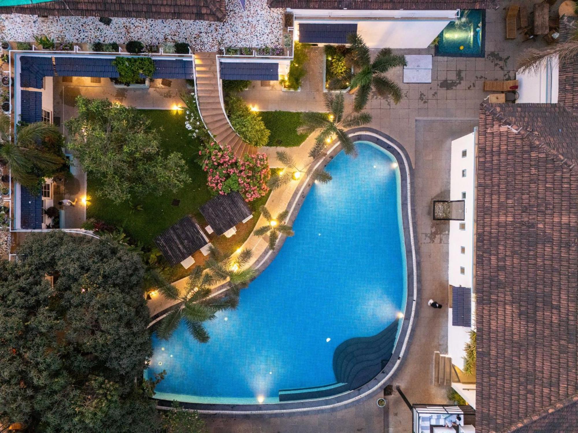 Moustache Goa Luxuria Hostel วากาตอร์ ภายนอก รูปภาพ